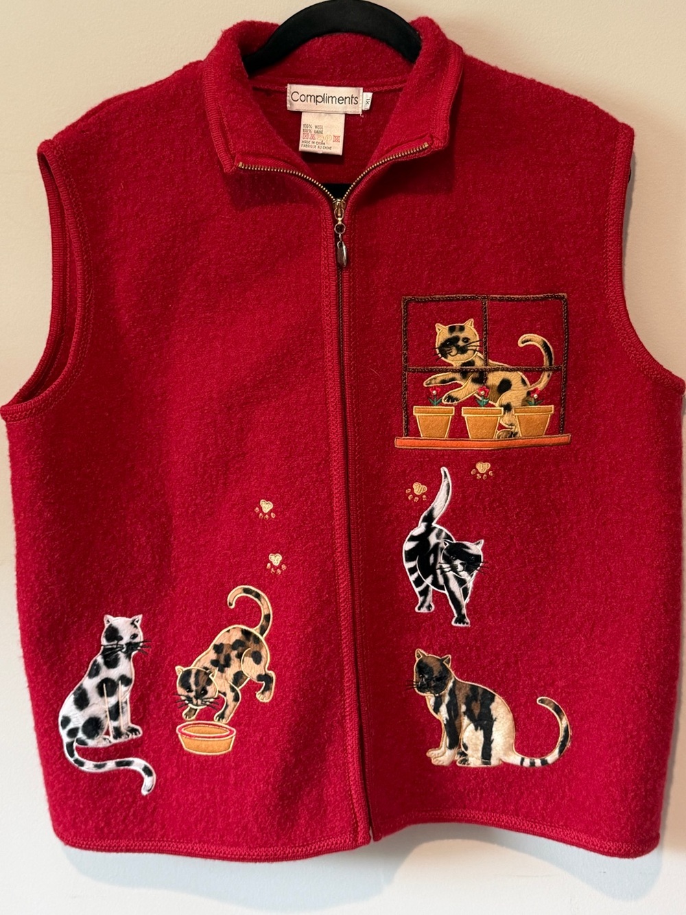 Compliments Women’s Red Cat Embroidered Wool Vest Size XL